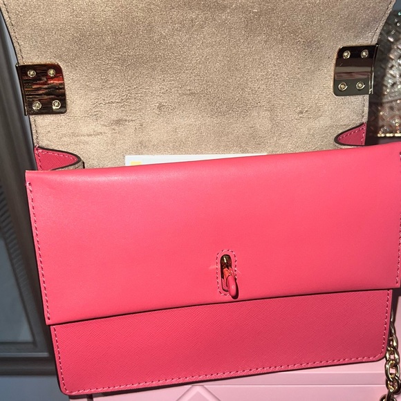 Michael Kors Crossbody Bag with Gold Chain - Picture 4 of 7